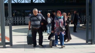 Yüksek Hızlı Tren uçağı solladı