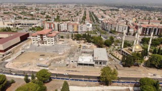 Yunusemrenin 100. Yıl Meydanı projesi inşaatı devam ediyor
