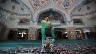 Zeytinburnundaki tüm camiler Mevlit Kandilinde gül suyu ile yıkandı