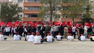 100 öğrenci ile  100. Yıl koreografisi