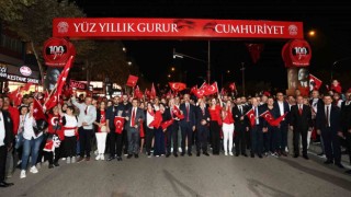 100. yılda binlerce kişi Nilüferde yürüdü