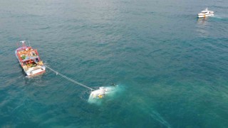 12 metrelik lüks tekne battı, 2 kişi sağ kurtuldu