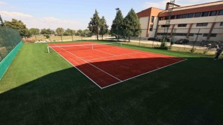 2 milyonluk tenis kortları yeni yüzüyle hizmete hazır