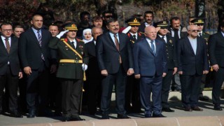 29 Ekim kutlamaları çelenk sunma töreni ile başladı