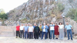 41 yıl önce sıra arkadaşları olan liseliler, Kozanda bir araya geldi