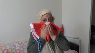 6 Şubatta depremi yaşayıp Burdura yerleşti, 112yi arayıp polislerden bayrak talep etti