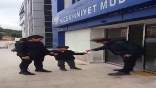 6 yaşındaki çocuk bulduğu altın bilekliği polise teslim etti