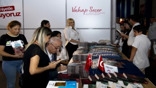 8. CNR Mersin Kitap Fuarında Mersin Büyükşehir Belediyesinin standına yoğun ilgi