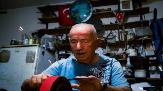 83 yaşındaki bileyci, 50 yıllık zanaat tutkusuyla gençlere taş çıkartıyor