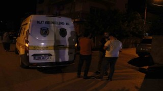 Adanada dönerci dükkanına silahlı saldırı: Baba ve oğul yaralandı