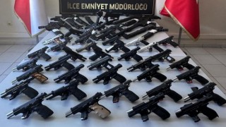 Adanada ruhsatsız silah yakalatan 15 kişi tutuklandı