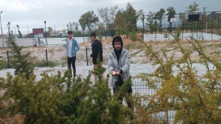 Adilcevazda dolu yağışı çevreyi beyaza bürüdü