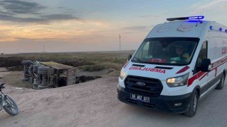 Aksarayda kamyon şarampole devrildi: 2 yaralı