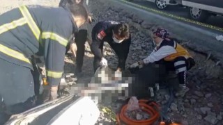 Aksarayda otomobil park halindeki iş makinesine çarptı: 1 ölü