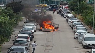 Alev topuna dönen araç büyük paniğe neden oldu