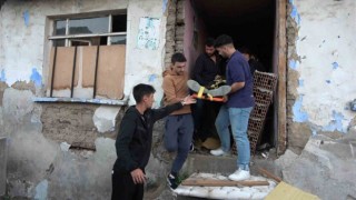 Alkol almak için manzarayı seçti, 25 metreden evin bahçesine düştü