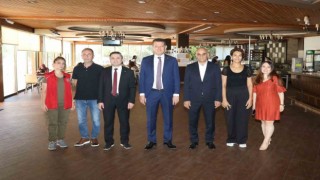 ALKÜ Rektörü Türkdoğan, öğrencileri karşıladı