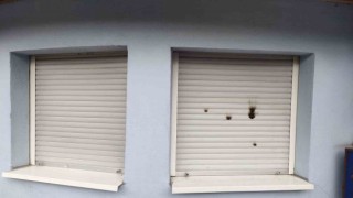 Almanyada camiye çirkin saldırı: Caminin kapısına gamalı haç çizdiler