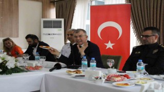 Amasya Valisi Doruk esnaflara seslendi: “Tanıtım için misket elması kurusu ikram edin”