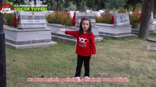 Amasyalı minik kızlar 100. yıla özel bayrak şiirini seslendirdi
