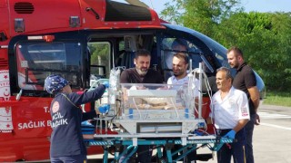 Ambulans helikopter 9 aylık bebek ve 79 yaşındaki yaşlı kadının yardımına yetişti