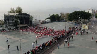 Antalyalı miniklerden Cumhuriyetin 100üncü yılına özel koreografi