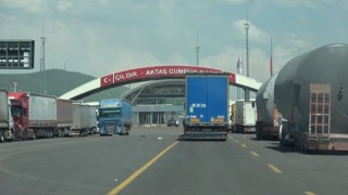Ardahandaki gümrük kapılarında, aranan 13 şüpheli yakalandı