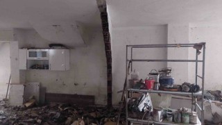 Arnavutköyde yağmur duvarı yıktı, komşu iki dükkan birleşti