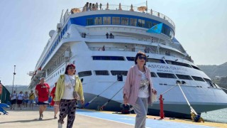 Astoria Grande 877 yolcusu ile Amasra Limanına demirledi