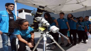 Astronomi profesörü Derman, Antalya Bilim Merkezinde öğrencilerle buluştu