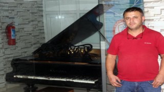 Atatürke hediye edilen piyanoya, Tarihi Erzincan Lisesi ev sahipliği yapıyor