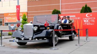 Atatürkün tören aracı olarak kullandığı otomobilin replikası Kastamonulularla buluştu