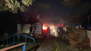 Avcılarda aile çay bahçesinde yangın: Alandaki restoran ve 2 baraka ev alev alev yandı