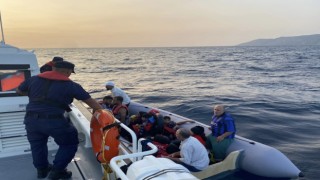 Ayvacık açıklarında Yunan unsurlarınca ölüme terk edilen 20 kaçak göçmen kurtarıldı