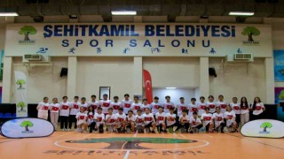 Badminton Kupasında usta raketler yarıştı