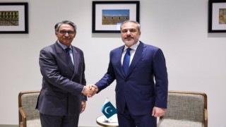 Bakan Fidan, Pakistanlı mevkidaşı Jilaniyle görüştü
