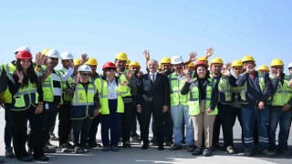 Bakan Uraloğlu: İki etaplı olarak gerçekleştirilecek proje çerçevesinde Ankara Esenboğa Havalimanımız 3. pistine kavuşacak”