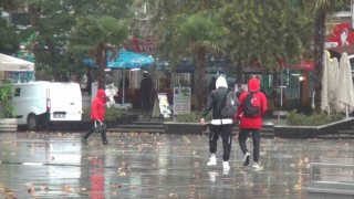 Bandırmada aniden bastıran yağmur ve fırtına etkili oldu