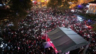 Bandırmada Cumhuriyet coşkusu Feridun Düzağaç konseri ile devam etti