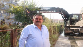 Barbaros Mahallesinde sulama kanalı temizleniyor