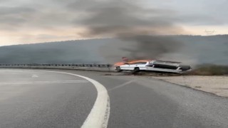 Bariyerlere giren otomobil alev alev yandı