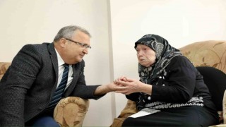 Başkan Çerçi asırlık çınarı ziyaret etti