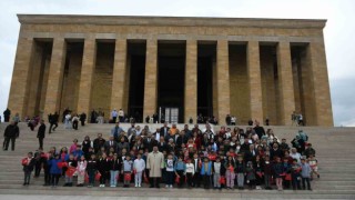 Başkan Günel 100 çocukla birlikte Anıtkabiri ziyaret etti