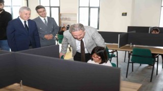 Başkan Palancıoğlu, MELMEK kursiyerlerini ve kütüphanede öğrencileri ziyaret etti