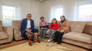 Başkan Savran ev ziyaretlerine devam ediyor