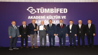 Başkan Sekmen “Yılın Yöneticisi” ödülünü aldı