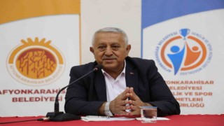 Başkan Zeybek ‘Kariyer Günlerinde öğrencilere tecrübelerini aktardı