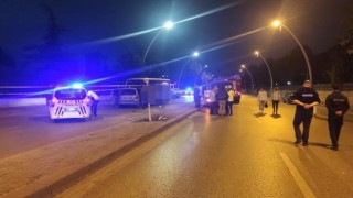 Başkentte otomobil ile minibüs çarpıştı: 1 ölü, 14 yaralı