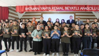 Batman Üniversitesi Rektörü Prof. Dr. İdris Demir lise öğrencileriyle buluştu