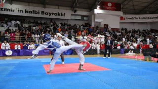Bayraklıda Cumhuriyet coşkusu sporla başladı